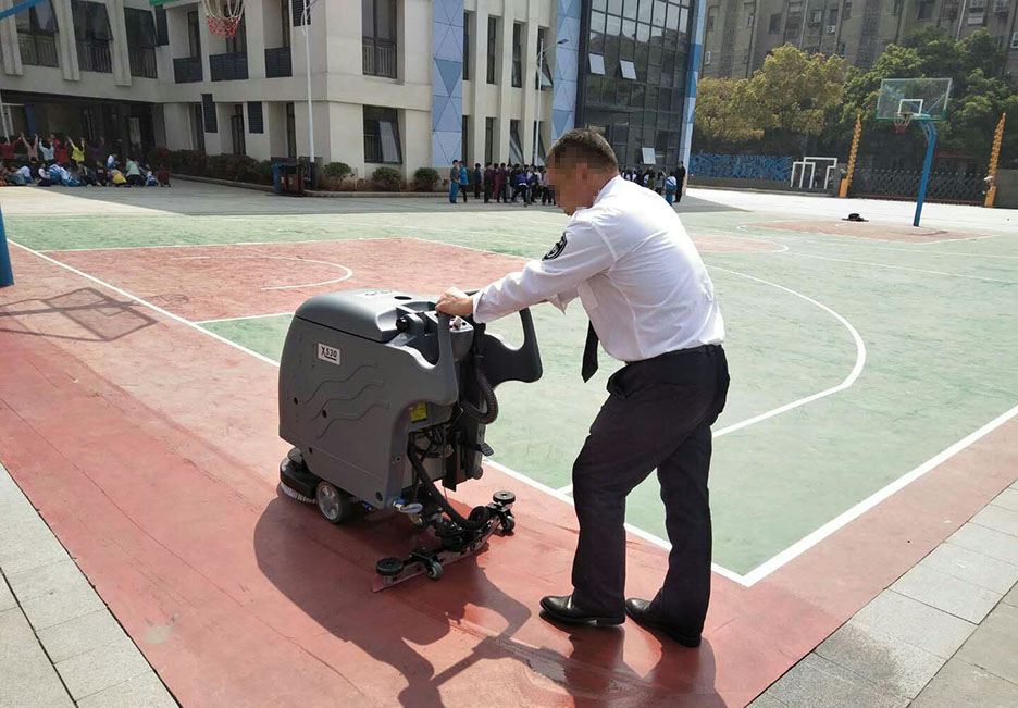 江西大型清潔設(shè)備多功能洗地機和電動<a href=http://m.53308.cn target=_blank class=infotextkey>掃地車生產(chǎn)廠</a>